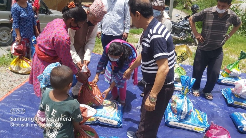 आइडियल यमुना सहकारीद्वारा राहत वितरण